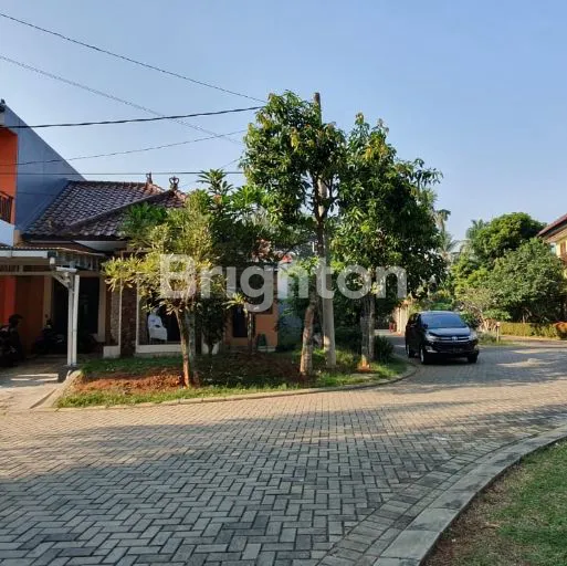 image RUMAH CANTIK SIAP HUNI NYAMAN HALAMAN LUAS POSISI HOOK (1)