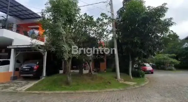 image RUMAH CANTIK SIAP HUNI NYAMAN HALAMAN LUAS POSISI HOOK (2)