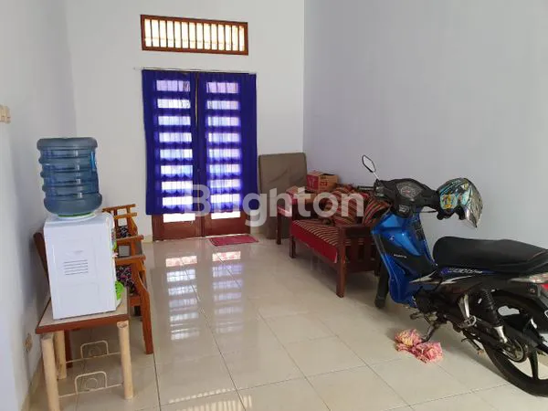 image RUMAH CANTIK SIAP HUNI NYAMAN HALAMAN LUAS POSISI HOOK (3)