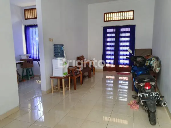 image RUMAH CANTIK SIAP HUNI NYAMAN HALAMAN LUAS POSISI HOOK (4)