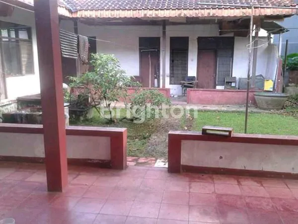 image RUMAH DENGAN HALAMAN LUAS COCOK UNTUK USAHA (7)