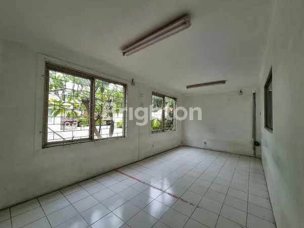 image GUDANG LUAS SIAP HUNI LOKASI BREBEK INDUSTRI (4)