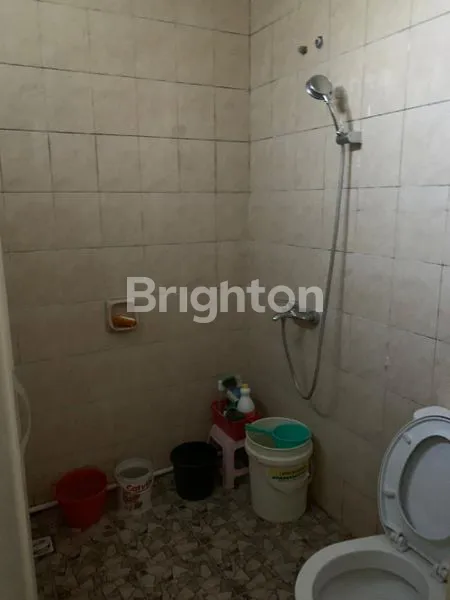 GUDANG DI JALAN TANJUNGSARI 4 LANTAI