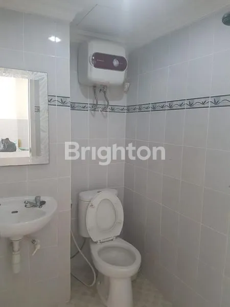 image POOL VIEW 2 BR APARTEMEN DAERAH KEPUTIH DEKAT HOLYWINGS, MERR (3)