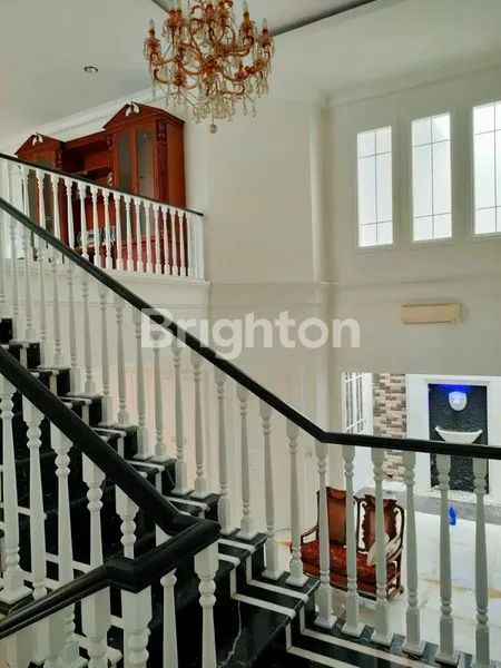 image RUMAH MEWAH AREA PERUMAHAN (7)