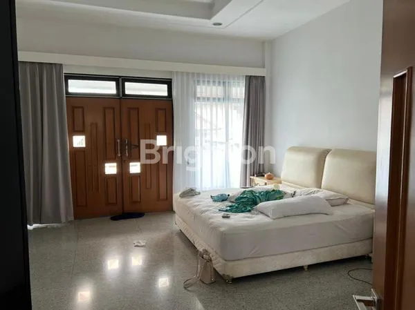 image RUMAH MEWAH DI JAKARTA BARAT (8)