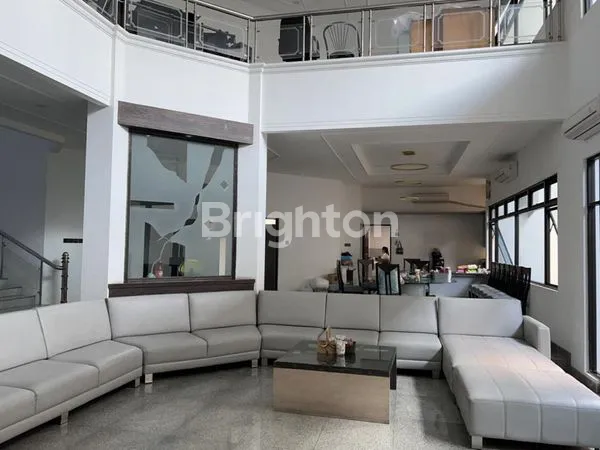 image RUMAH MEWAH DI JAKARTA BARAT (5)