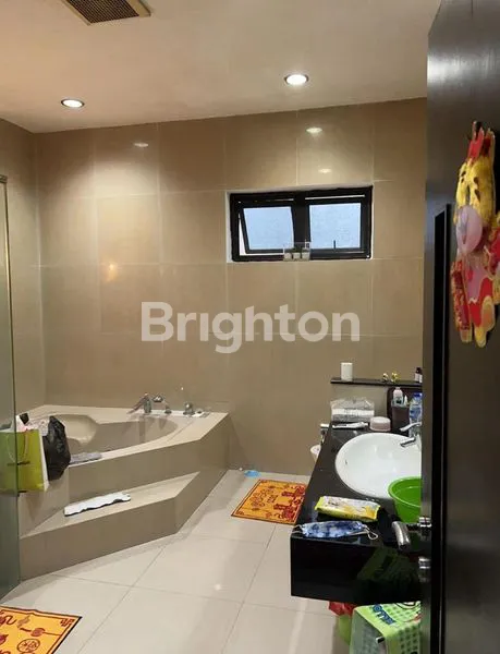 image RUMAH MEWAH DI JAKARTA BARAT (7)