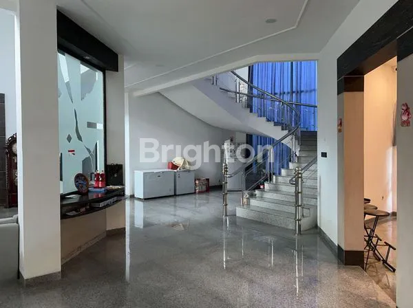 image RUMAH MEWAH DI JAKARTA BARAT (4)