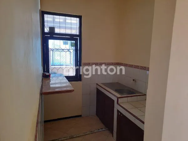 image RUMAH HOOK DI PERUMAHAN TAMAN PONDOK INDAH SURABAYA (6)