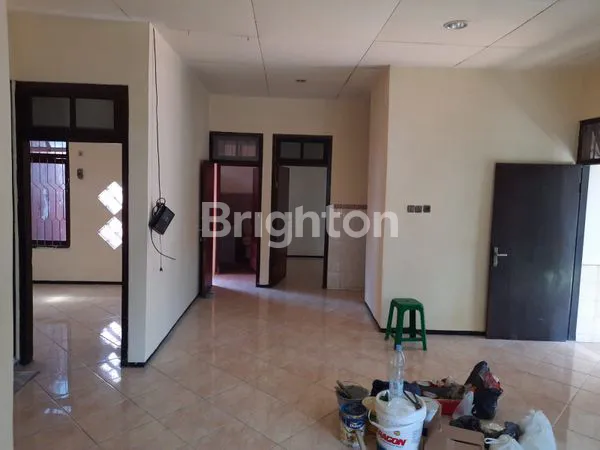 image RUMAH HOOK DI PERUMAHAN TAMAN PONDOK INDAH SURABAYA (2)