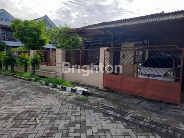 image RUMAH HOOK DI PERUMAHAN TAMAN PONDOK INDAH SURABAYA (3)