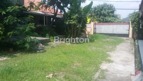 image RUMAH DENGAN HALAMAN LUAS (1)