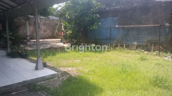 image RUMAH DENGAN HALAMAN LUAS (4)