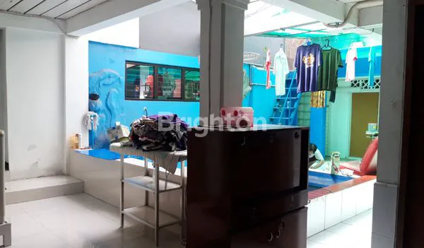 image RUMAH 2 LANTAI TENGAH KOTA, DEPAN TAMAN, DEKAI UPGRIS & JL KARTINI (3)