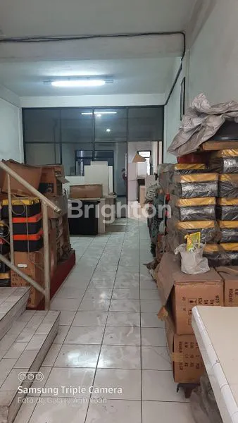 image RUKO KOMERSIAL STRATEGIS DI RADEN SALEH, SURABAYA PUSAT (3)