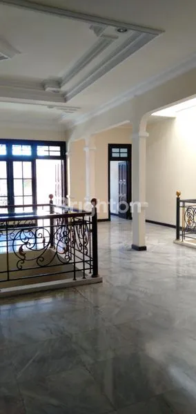 image MURAH SURABAYA TIMUR LEBAK INDAH SIAP HUNI SHM ROW 3 MOBIL (3)