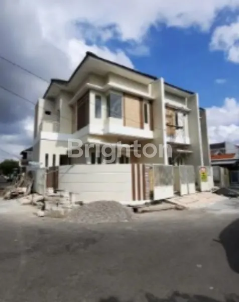 image RUMAH BARU HOOK 2 LANTAI NGINDEN INTAN DEKAT PUSAT KOTA (1)