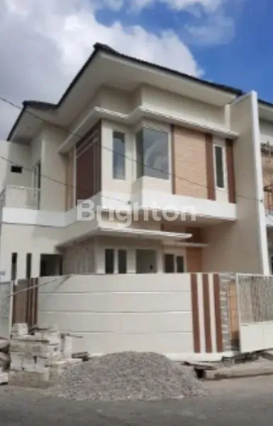 image RUMAH BARU HOOK 2 LANTAI NGINDEN INTAN DEKAT PUSAT KOTA (2)