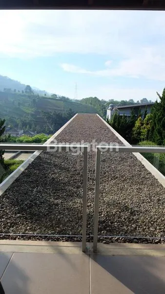 image RUMAH SUPER LUX DENGAN DESAIN YANG ARTISTIK HALAMAN SANGAT LUAS VIEW PEMANDANGAN DAN BUKIT (6)