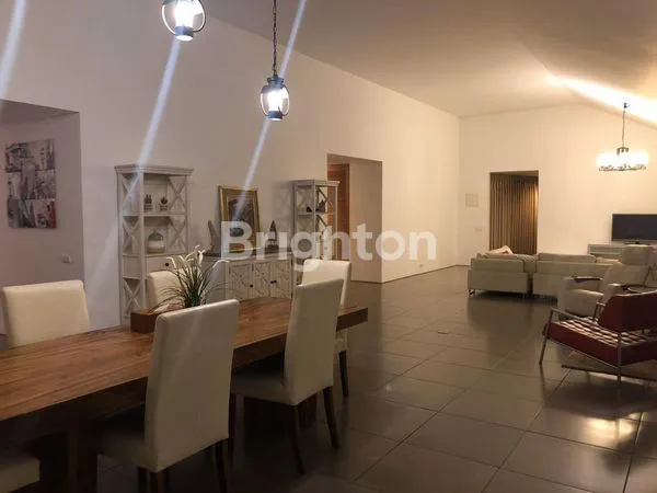 image RUMAH SUPER LUX DENGAN DESAIN YANG ARTISTIK HALAMAN SANGAT LUAS VIEW PEMANDANGAN DAN BUKIT (4)