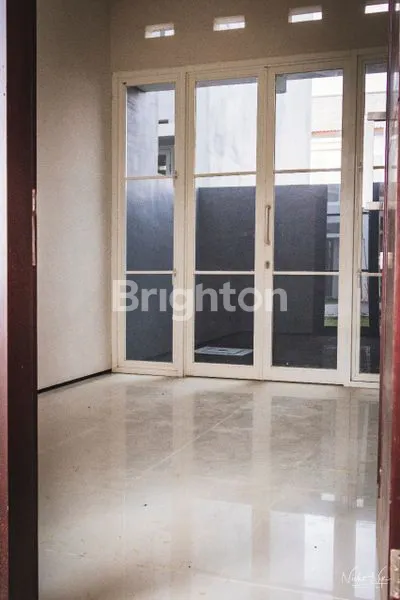 image RUMAH MINIMALIS DEKAT BINUS (4)