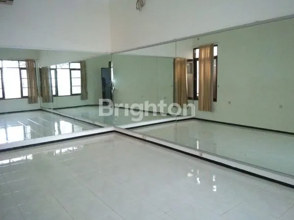 image RUMAH 2 LT DI DHARMAHUSADA INDAH TENGAH SURABAYA DEKAT MULYOREJO, MERR, KENJERAN (5)