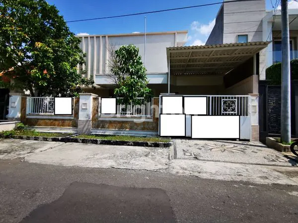 image RUMAH 2 LT DI DHARMAHUSADA INDAH TENGAH SURABAYA DEKAT MULYOREJO, MERR, KENJERAN (1)