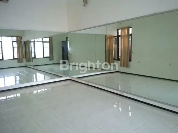 image RUMAH 2 LT DI DHARMAHUSADA INDAH TENGAH SURABAYA DEKAT MULYOREJO, MERR, KENJERAN (5)