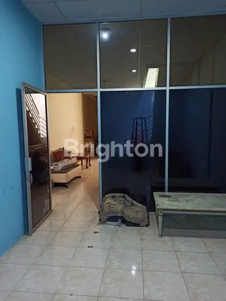 image RUKO DITENGAH KOTA ,DI DAERAH PERNIAGAAN , PUSAT KOTA .DI SEKITAR DI KELILING I HOTEL , .5 MNT KE STASIUN PONCOL ,  5 MNT KE PARAGON MALL DAN DP .MALL , 5 MNT KE LAWANG SEWU DAN TUGU MUDA , 10 MNT  KE RS .KARIADI . 15 MNT KE BANDARA A YANI .DAN PELABUHAN (4)