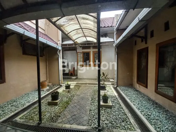 image RUMAH MEWAH DI JALAN DR. MANSUR (3)