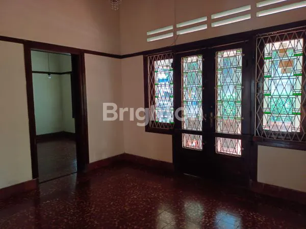 RUMAH BANGUNAN BELANDA - AREA BISNIS /KOMERSIAL