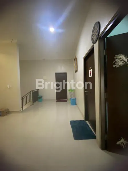image RUMAH HOEK 2 LT DI DALAM CLUSTER TRIMEZIA GADING SERPONG TANGERANG (3)