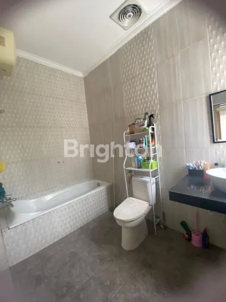 image RUMAH HOEK 2 LT DI DALAM CLUSTER TRIMEZIA GADING SERPONG TANGERANG (7)