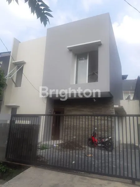 image RUMAH CANTIK 2 LANTAI STRATEGIS SIAP HUNI (1)