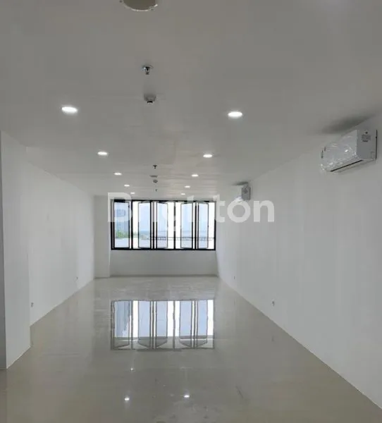 image UNIT OFFICE @ SPAZIO OFFICE TOWER 2 _ SPECIAL FLOOR ADA BALCONY OUTDOOR TERRACE NYA (4)