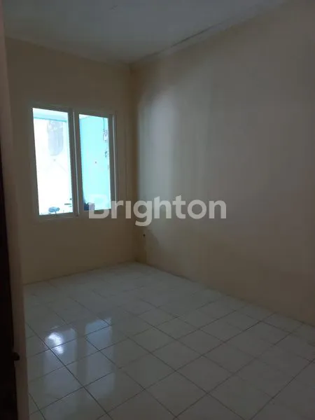 image RUMAH 1.5 LANTAI LOKASI STRATEGIS BARU DI RENOV TOTAL, SIMPANG DARMO PERMAI UTARA SURABAYA BARAT (6)