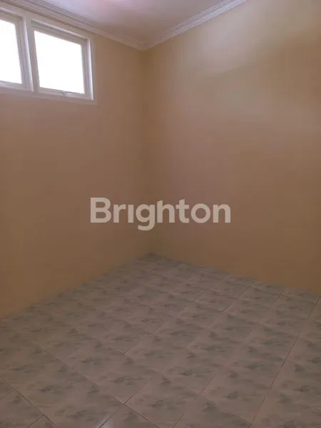 image RUMAH 1.5 LANTAI LOKASI STRATEGIS BARU DI RENOV TOTAL, SIMPANG DARMO PERMAI UTARA SURABAYA BARAT (2)