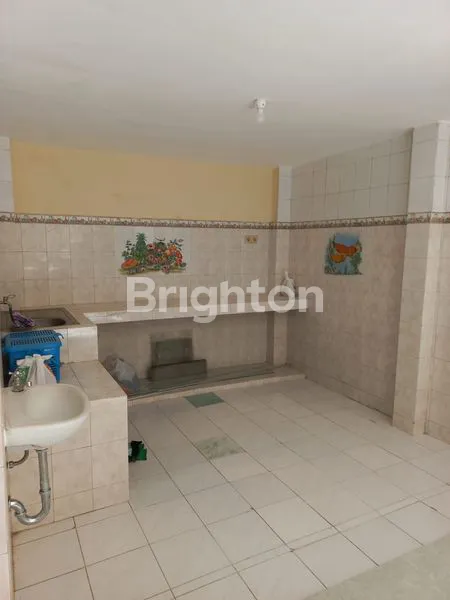 image RUMAH 1.5 LANTAI LOKASI STRATEGIS BARU DI RENOV TOTAL, SIMPANG DARMO PERMAI UTARA SURABAYA BARAT (4)