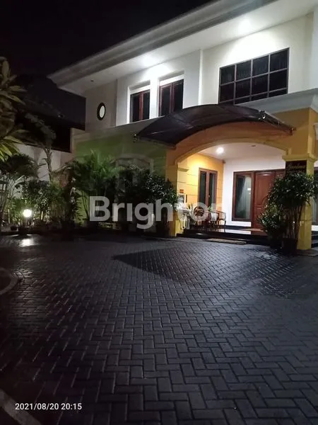 image RUMAH PENGINAPAN MEWAH DI RAYA KERTAJAYA INDAH, SURABAYA (1)