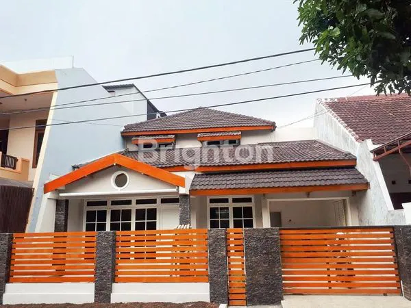 image RUMAH BAGUS MEWAH 2 LT BARU RENOVASI DEKAT EXIT TOL KOTA MALANG (1)