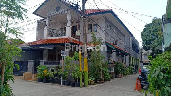 image RUMAH HOEK 2 LANTAI SIAP HUNI DI KELAPA DUA TANGERANG (1)