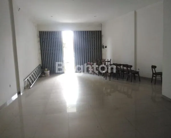 image RUKO PINGGIR JALAN PROTOKO, TENGAH KOTA, HANYA SELANGKAH DARI SEKOLAHAN  (2)