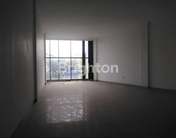 image RUKO PINGGIR JALAN PROTOKO, TENGAH KOTA, HANYA SELANGKAH DARI SEKOLAHAN  (4)