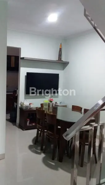 image RUMAH 2 LANTAI BANGUNAN TAHUN 2021 SANGAT SIAP HUNI (2)