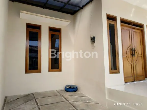 image RUMAH SEPERTI BARU  ADH DI RENOV ,DAN SDH TINGGI DR JLN  TINGGAL MASUK .ROW  JLN LEBAR ,  MOBIL BISA PAS2 AN , DI TGH PADAT  PENDUDUK  , LINGKUNGAN AMAN , 10 MNT  KE BANDARA A  YANI , 10 MNT KE PANTAI MARINA , DAN  TANJUNG MAS , 15 MNT KE STASIUN PONCOL   (2)