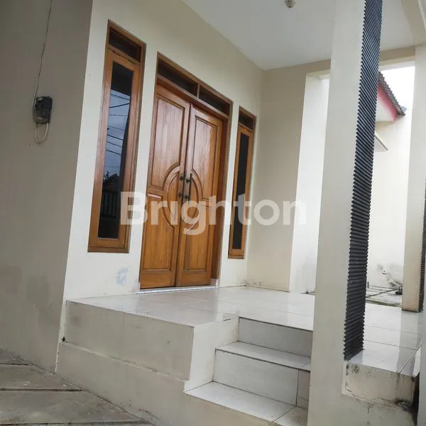 image RUMAH SEPERTI BARU  ADH DI RENOV ,DAN SDH TINGGI DR JLN  TINGGAL MASUK .ROW  JLN LEBAR ,  MOBIL BISA PAS2 AN , DI TGH PADAT  PENDUDUK  , LINGKUNGAN AMAN , 10 MNT  KE BANDARA A  YANI , 10 MNT KE PANTAI MARINA , DAN  TANJUNG MAS , 15 MNT KE STASIUN PONCOL   (7)
