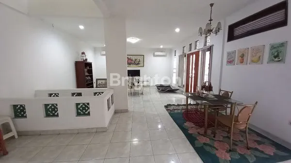 image RUMAH USAHA KH MAS MANSYUR JAKARTA PUSAT 3 LANTAI (2)