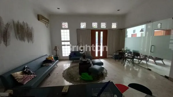 image RUMAH USAHA KH MAS MANSYUR JAKARTA PUSAT 3 LANTAI (7)
