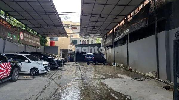 image RUMAH USAHA KH MAS MANSYUR JAKARTA PUSAT 3 LANTAI (11)